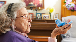 This 93-Year-Old Inventor's Robotic Companion Bird Is the Only Gadget That Should Ever Be Allowed to Tweet